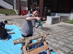 H30ベンチ塗装としいたけホダ木づくり 022.JPG