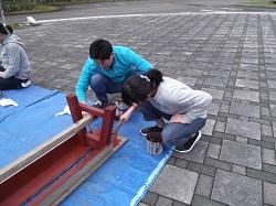 H30ベンチ塗装としいたけホダ木づくり 008.JPG