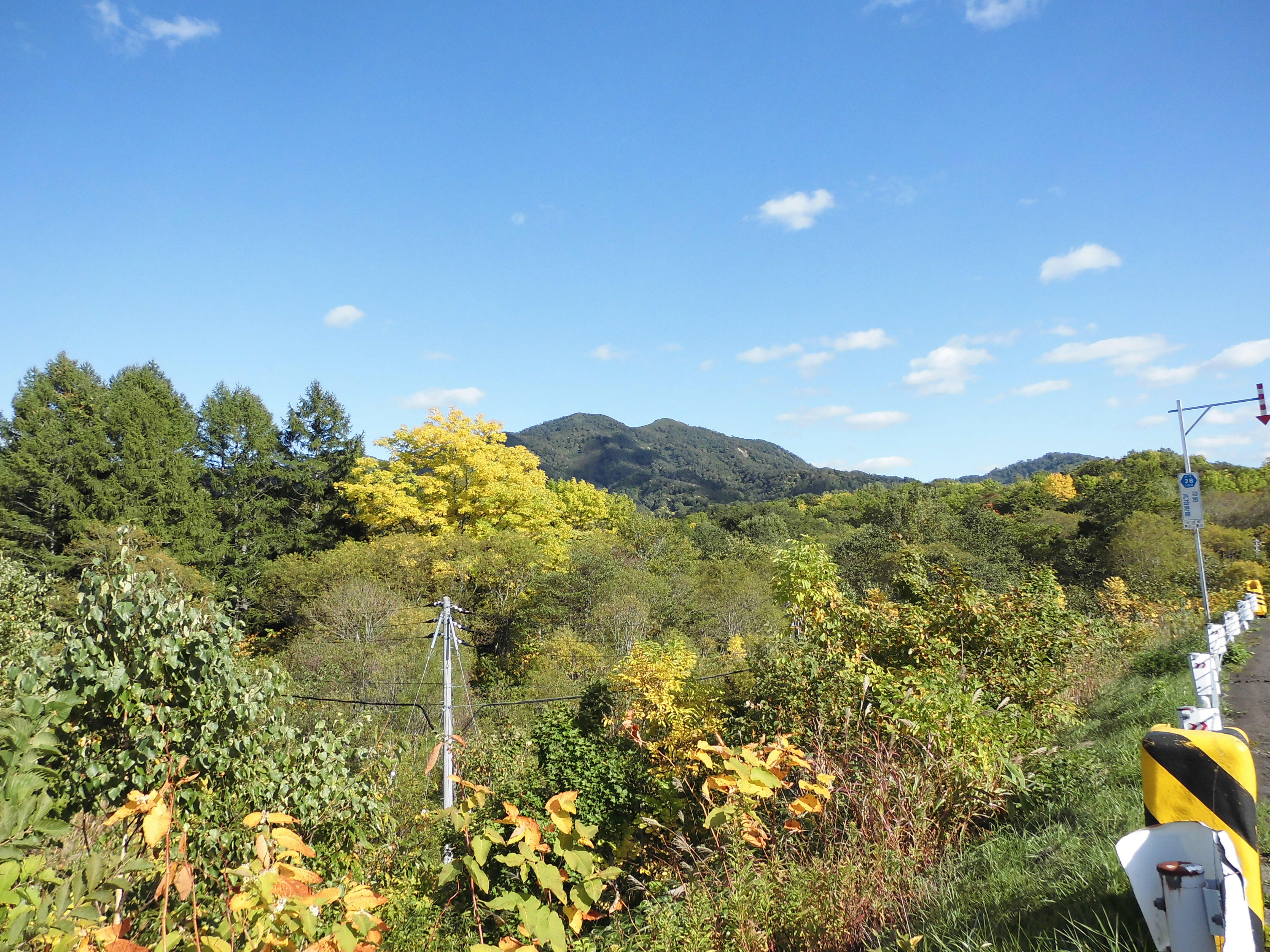 神居尻地区入口から神居尻山遠望.JPG